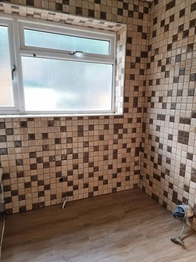 Bathroom tiling in Swansea: pattern white brown checkers