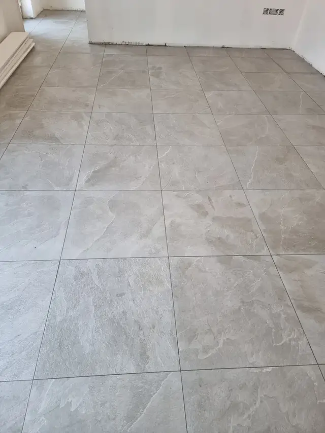 Floor tiling in Swansea: grey white floor
