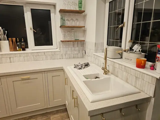 Kitchen tiling in Swansea: white grey small pattern